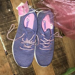 Sketcher sports size 4 in youth